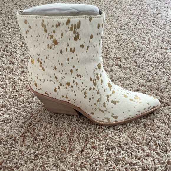Like new! No box. dolce vita Cowhide Boots - Picture 3 of 7